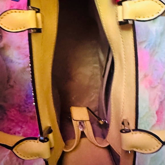 Gorgeous MK Purse Set - Picture 6 of 15